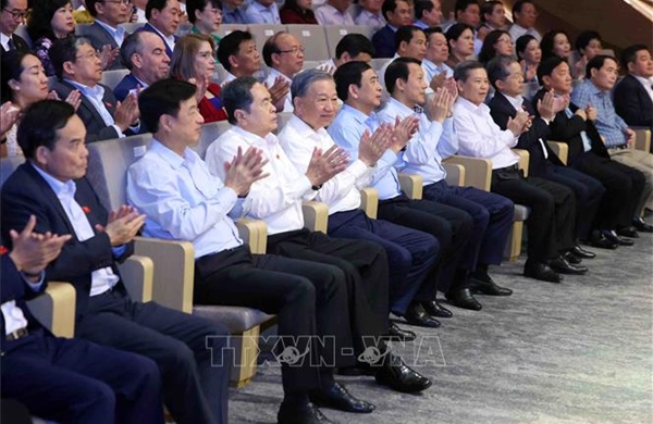 Tổng Bí thư, Chủ tịch nước Tô Lâm dự chương trình nghệ thuật 'Tổ quốc trong tim'