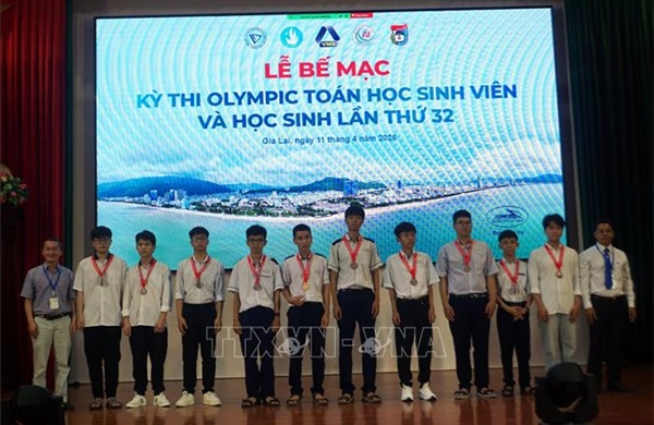 306 giải chính thức được trao tại Olympic Toán học sinh viên toàn quốc lần thứ 32