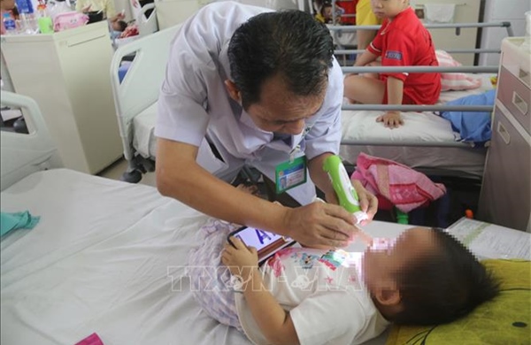 Gia tăng ca mắc tay chân miệng và sốt xuất huyết, người dân cần nâng cao ý thức phòng bệnh