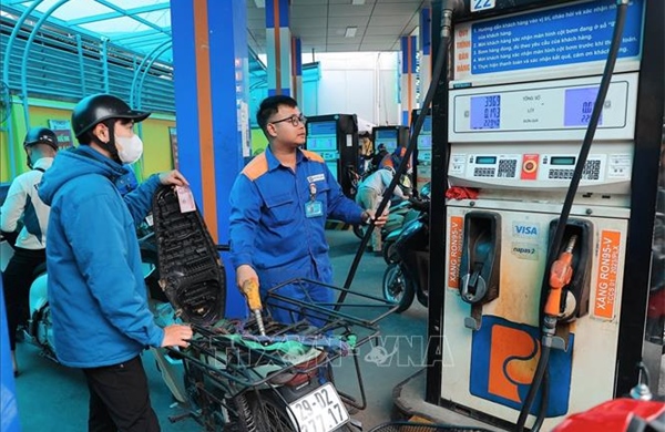 Bộ Công Thương thông báo giảm loạt thuế xăng dầu từ 0 giờ ngày 16/4