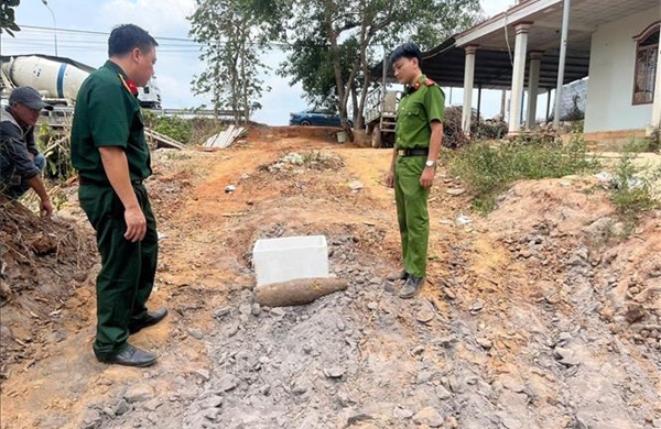 Di dời an toàn đầu đạn pháo được phát hiện ở sát khu dân cư