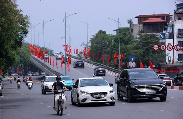 Giao thông Thủ đô ổn định ngày đầu nghỉ lễ Giỗ Tổ Hùng Vương
