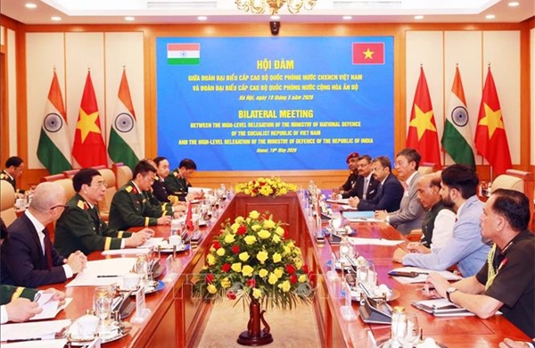 Bộ trưởng Bộ Quốc phòng Ấn Độ thăm chính thức Việt Nam