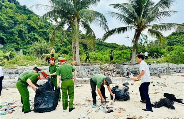 Mỗi ngư dân, hộ sản xuất kinh doanh là một 'người gác biển', bảo vệ môi trường