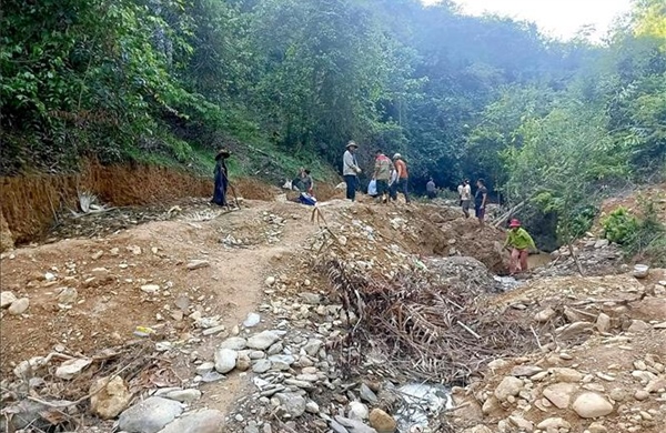 Xử phạt 2 nhóm đào đãi, khai thác khoáng sản trái phép ở rừng phòng hộ Yên Na (Nghệ An)