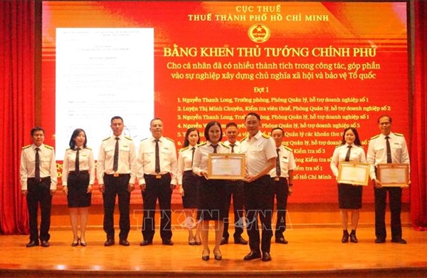 Thuế TP Hồ Chí Minh thu ngân sách hơn 400.000 tỷ đồng, tăng 36% sau nửa đầu năm