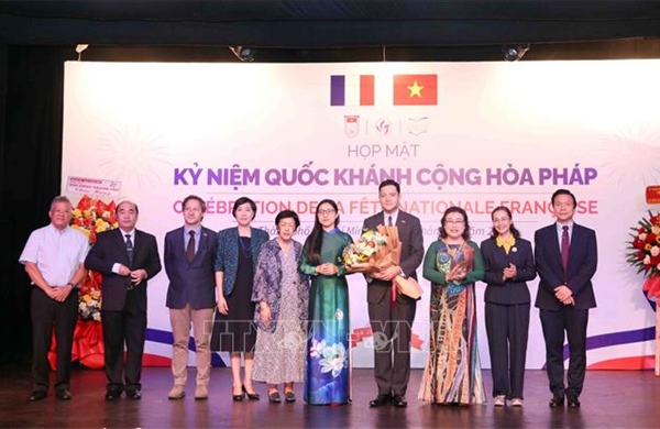 Giao lưu nhân dân tiếp tục vun đắp quan hệ Việt Nam - Pháp