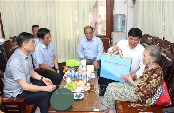 Tổ chức các hoạt động tri ân người có công nhân Ngày Thương binh - Liệt sĩ