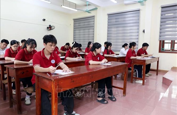 Chưa có kết luận vụ việc tại THPT Chuyên Tuyên Quang, thí sinh vẫn đăng ký xét tuyển theo kế hoạch