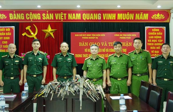 Bàn giao, tiếp nhận 39 khẩu súng các loại từ công tác vận động nhân dân giao nộp
