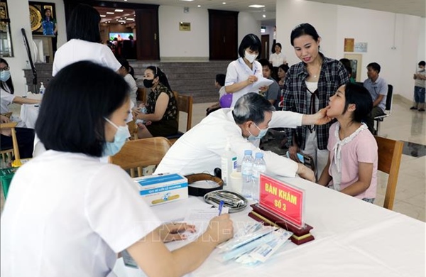 Chương trình 'Thắp sáng nụ cười' mang hy vọng cho 125 trẻ em