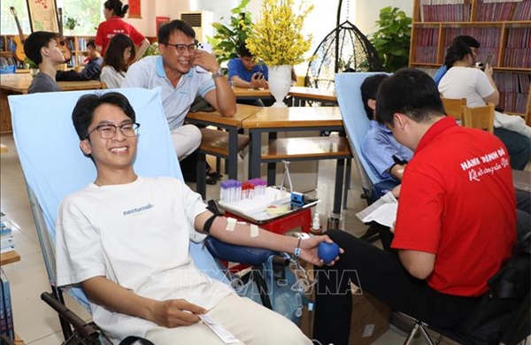 Lan tỏa phong trào hiến máu tình nguyện tại Gia Lai và Đồng Tháp