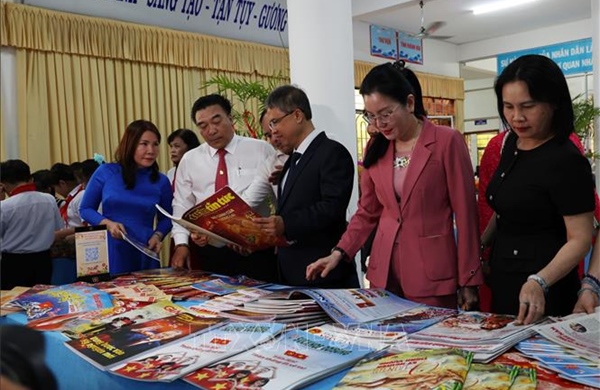 Báo chí và cách sử dụng 'con dao hai lưỡi' AI