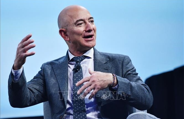 Tỷ phú Jeff Bezos mua lại cổ phần câu lạc bộ bóng đá Liverpool