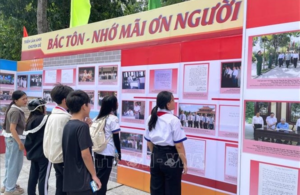 Triển lãm hơn 100 hình ảnh, tư liệu về Chủ tịch Tôn Đức Thắng