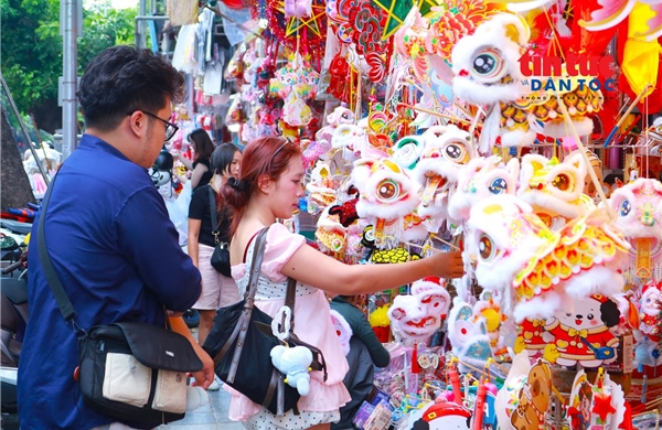 Rộn ràng sắc Trung thu, đồ chơi truyền thống lên kệ sớm