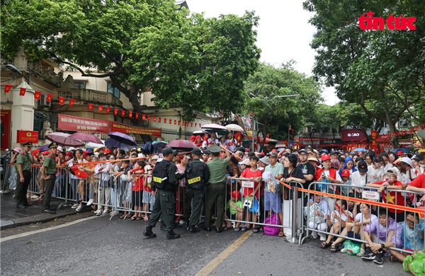 Từ khóa ‘concert quốc gia’, ‘Mưa đỏ’ được tìm kiếm nhiều không gian số