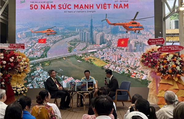 TP Hồ Chí Minh: Khai mạc triển lãm và ra mắt sách ảnh &#39;50 năm sức mạnh Việt Nam&#39;