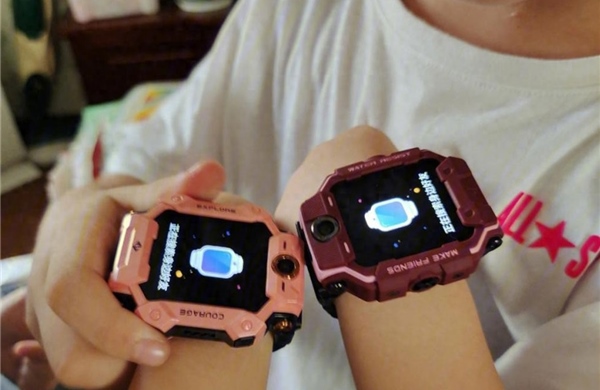 Khi những chiếc đồng hồ thông minh trở thành &#39;kẻ đánh cắp tuổi thơ&#39; 
