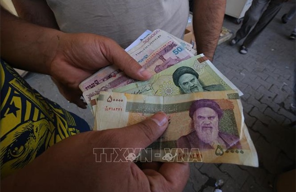 Iran: Tỷ giá đồng rial rơi xuống mức thấp lịch sử