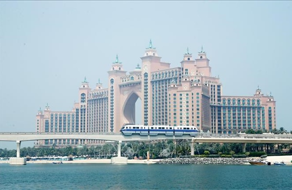 Hàng trăm nghìn hành khách mắc kẹt giữa ‘chảo lửa’ Trung Đông