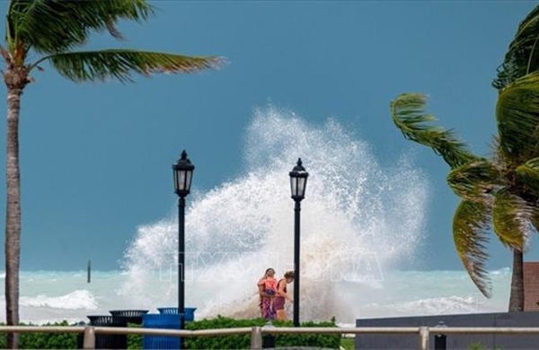 Florida thử nghiệm cách sống chung với nước biển dâng