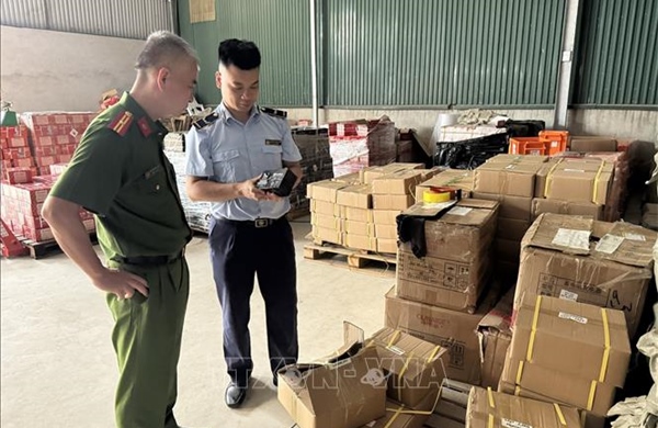 Thu giữ hàng nghìn ắc quy không rõ nguồn gốc