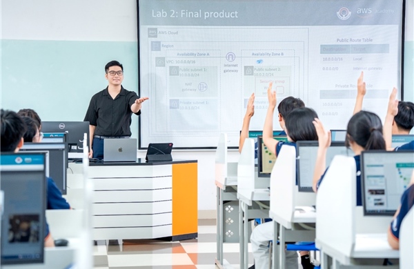 Học gì để không lỗi thời, làm gì để có thu nhập tốt?