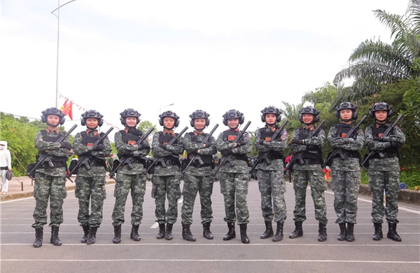 Những hình ảnh đẹp trong MV &#39;Nguyện thề vì bình yên&#39;
