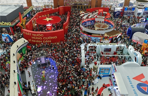 Trung tâm Triển lãm Việt Nam biểu trưng cho sức sống mới và sự vươn mình của dân tộc