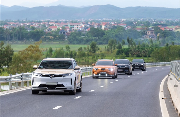 VinFast ra mắt gói dịch vụ thông minh VF Connect - nâng tầm trải nghiệm cá nhân hóa trên xe điện