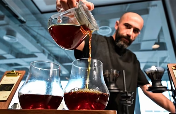 Cà phê đắt nhất thế giới tại Dubai, giá gần 1.000 USD/cốc