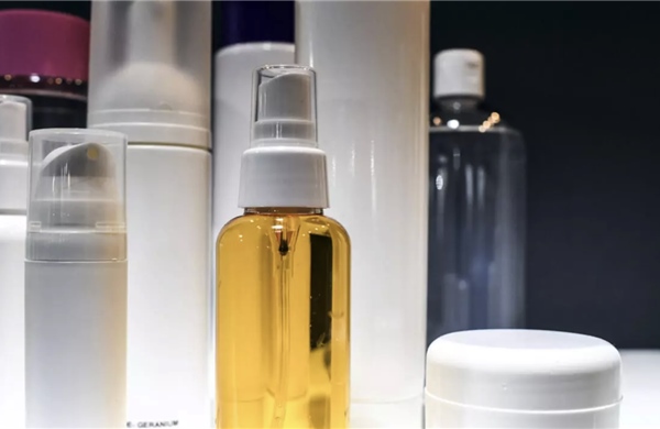 Pháp chính thức cấm 'hoá chất vĩnh cửu' trong mỹ phẩm và quần áo