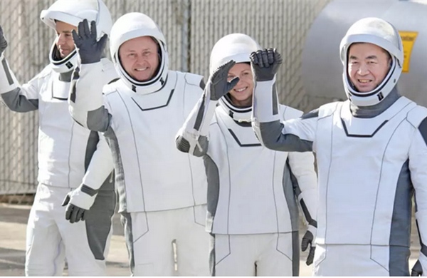 Cuộc sơ tán y tế từ Trạm Vũ trụ Quốc tế lần đầu trong lịch sử của NASA