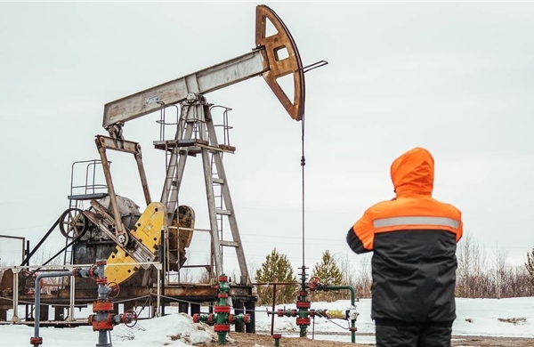 Nga phản ứng trước quyết định gia hạn hoãn trừng phạt dầu nước này của Mỹ