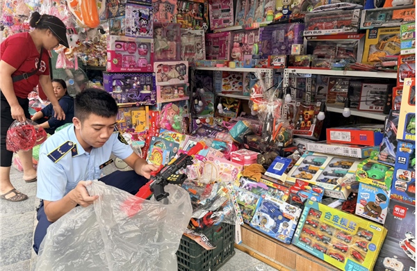 Quản lý thị trường Hà Nội tăng cường kiểm tra hàng hóa phục vụ Tết Trung thu