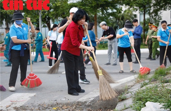 126 xã, phường ở Hà Nội ra quân tổng vệ sinh môi trường