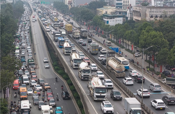 Bến xe Hà Nội đông nghịt người, đường Vành đai 3 tắc không lối thoát