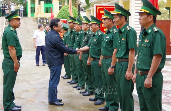 Quan tâm chăm lo cho cán bộ, chiến sĩ, người lao động dịp Tết