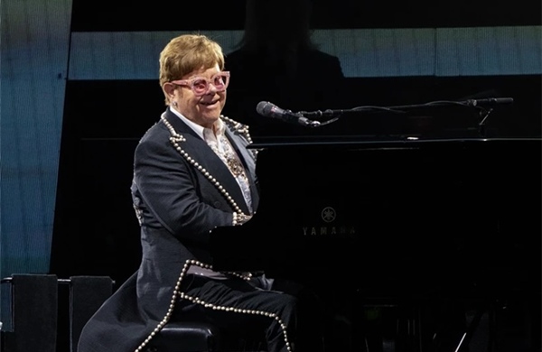 Elton John trở lại với album phòng thu mới