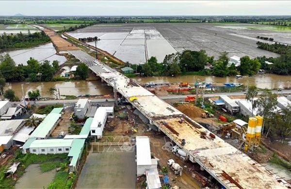 Khẩn trương cung ứng vật liệu, đẩy nhanh tiến độ các dự án giao thông trọng điểm khu vực phía Nam