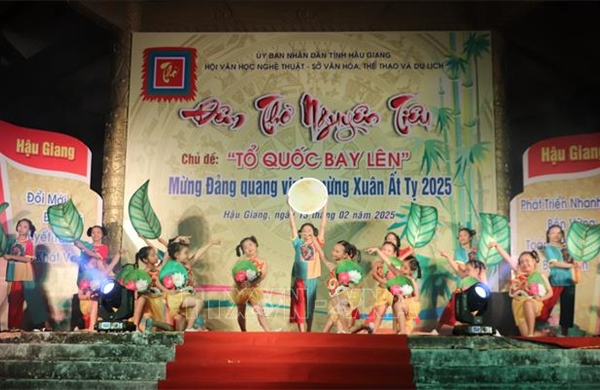 Đặc sắc Đêm thơ Nguyên Tiêu Hậu Giang