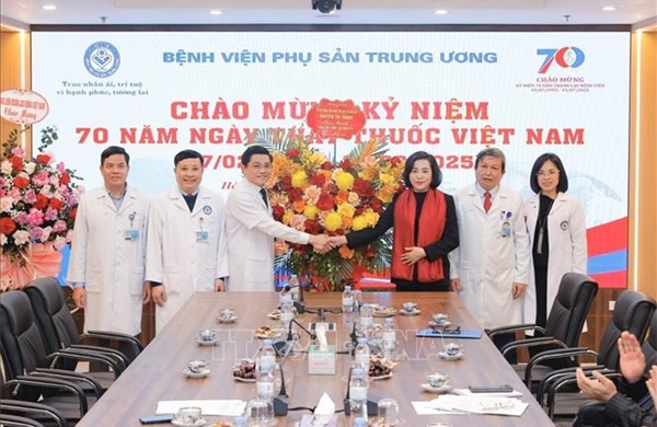 Phó Chủ tịch Quốc hội Nguyễn Thị Thanh thăm Bệnh viện Phụ sản Trung ương và Bệnh viện K Trung ương