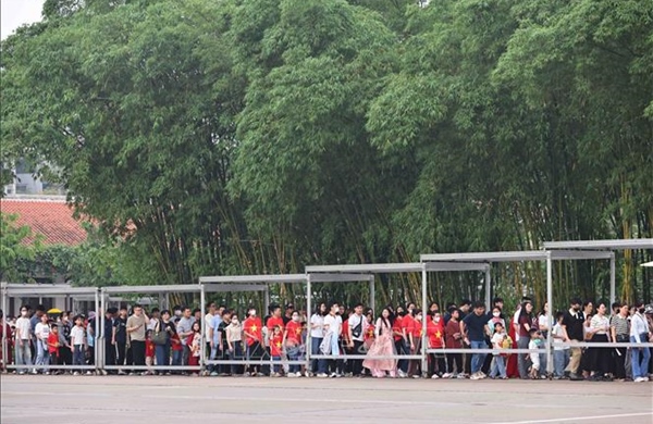 Hơn 1 triệu lượt người đến viếng Lăng Chủ tịch Hồ Chí Minh trong 6 tháng đầu năm 2026