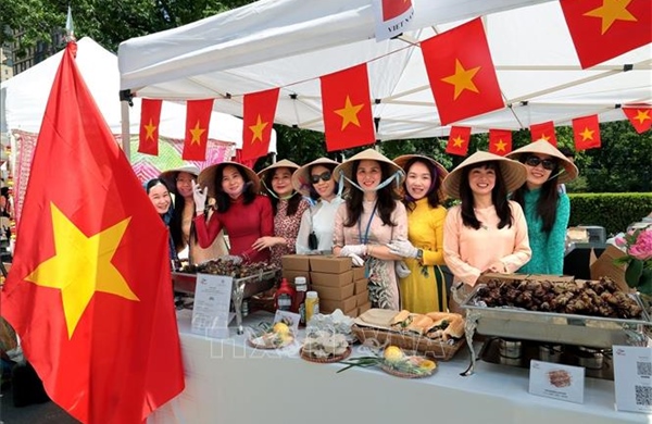 &#39;Không gian Việt Nam&#39; gây ấn tượng mạnh tại Hội chợ Văn hóa - Ẩm thực LHQ 2025