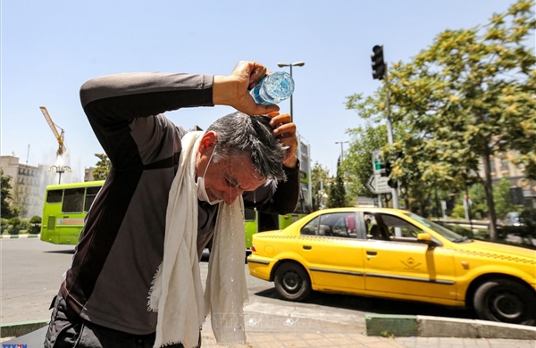 Người dân Tehran được &#39;nghỉ lễ khẩn cấp&#39; do khủng hoảng nước và nắng nóng kỷ lục