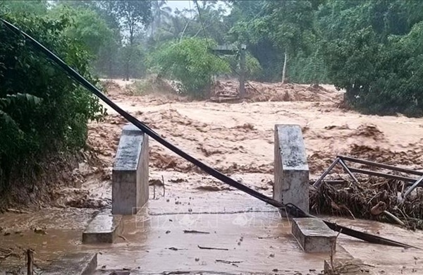 Mưa lớn nhiều nơi, nguy cơ lũ quét và sạt lở đất ở miền núi phía Bắc và Bắc Trung Bộ