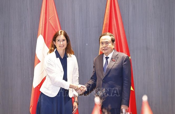 Chủ tịch Quốc hội Trần Thanh Mẫn gặp Chủ tịch Hạ viện Thụy Sĩ
