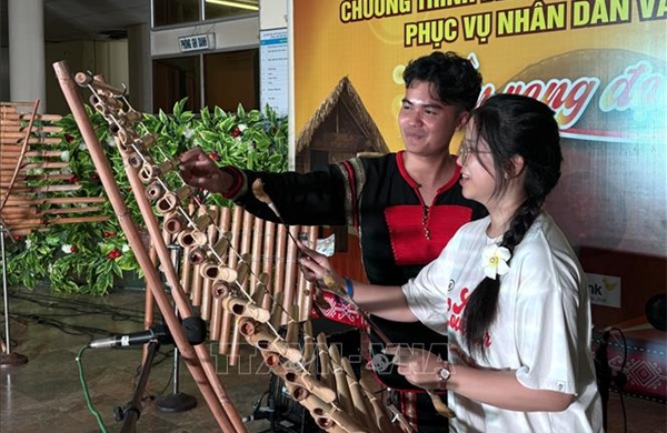Trại hè Việt Nam 2025: Tuổi trẻ kiều bào được &#39;đắm mình&#39; trong văn hóa Tây Nguyên