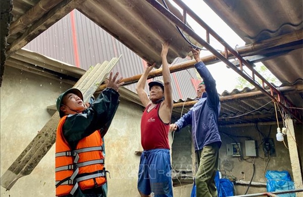 Hà Tĩnh dựng lợp lại nhà ở cho người dân sau bão